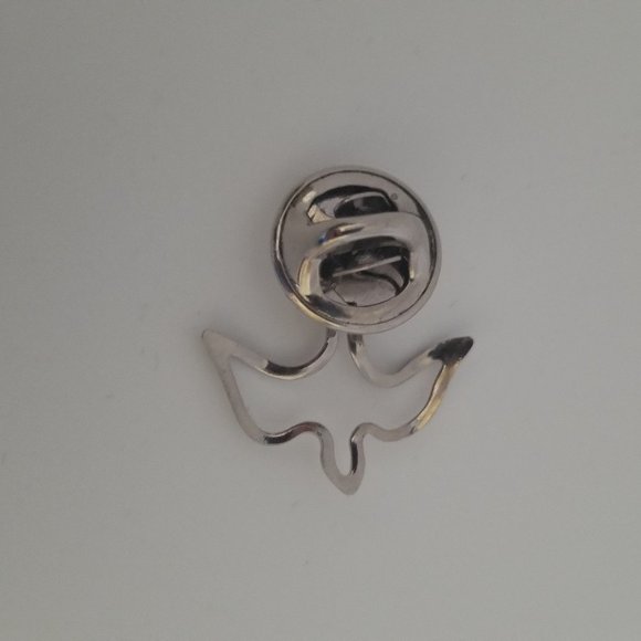Silver Dove Pin (Costume) - Picture 2 of 3